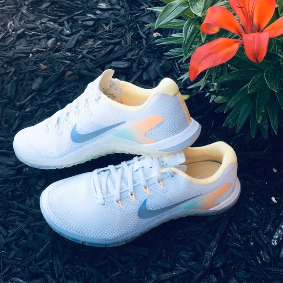 NIKE METCON 4 “RISE” Beautiful 🌸 - Picture 6 of 7